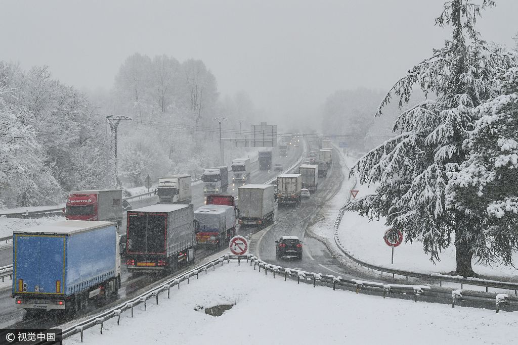 韩国首都圈和江原道普降大雪