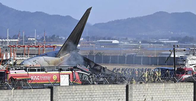 韩客机碰撞爆炸事故已致120人死亡