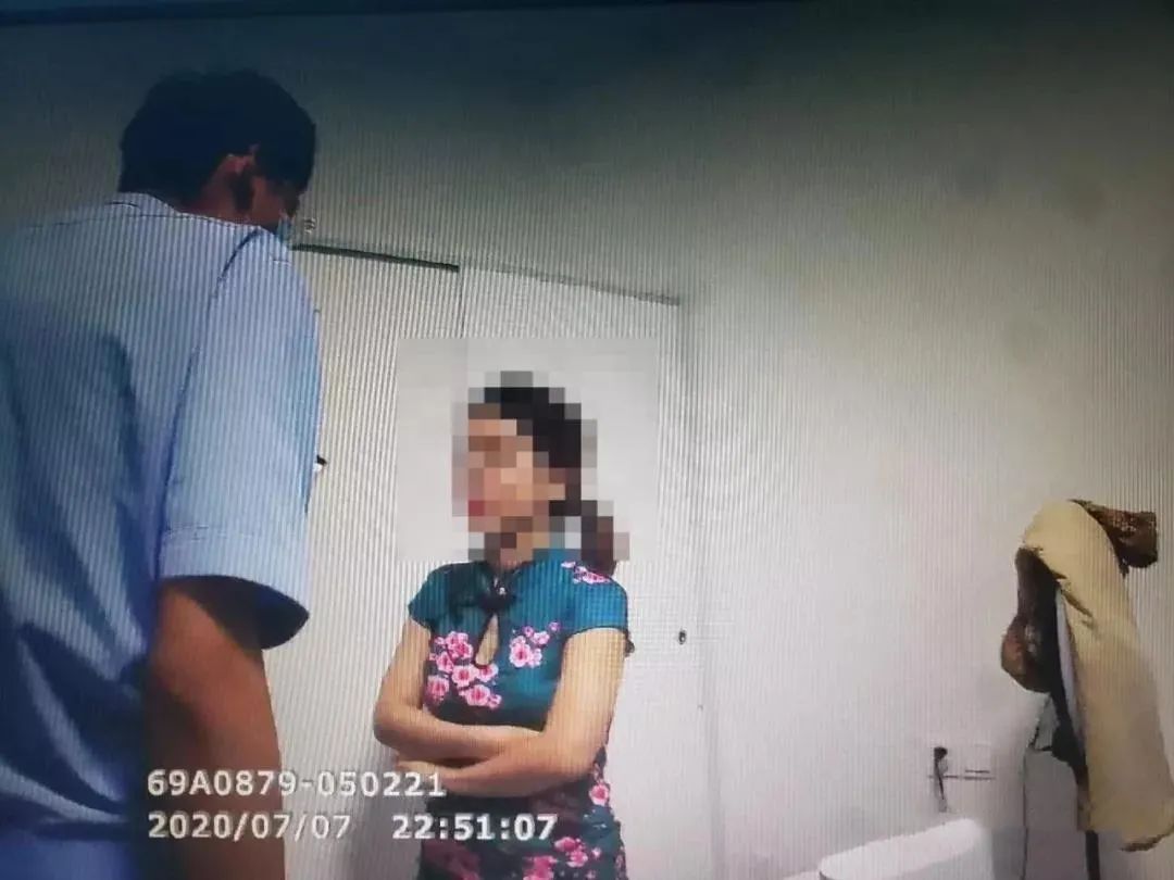 发布淫秽视频直播吸粉 女主播被拘